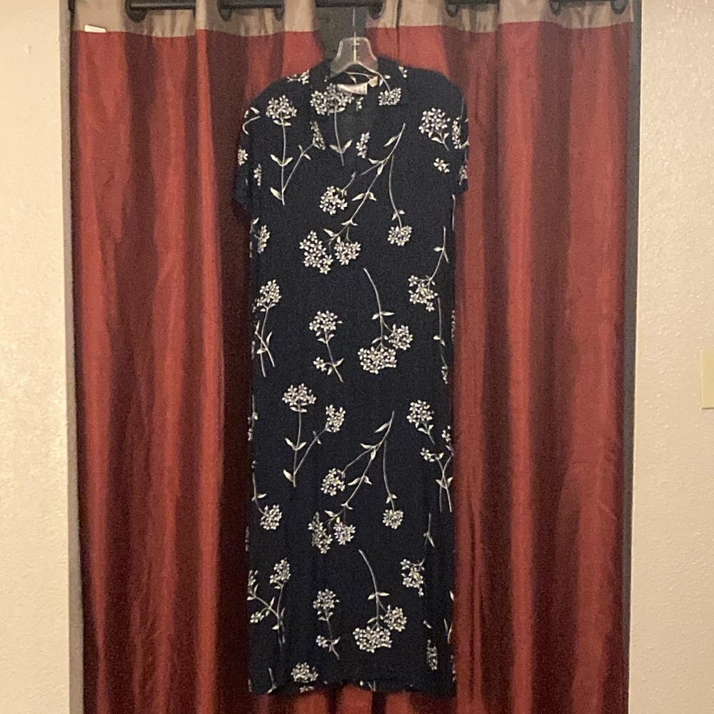 Black Sleeveless Sheath Dress with Mock Neck for Wedding Guest